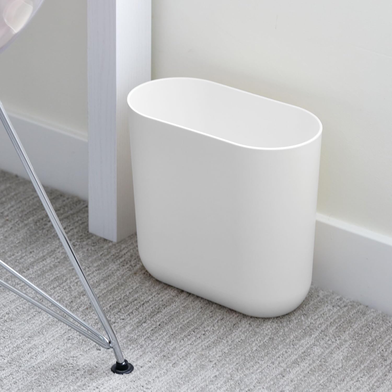 iDesign Slim Oval Plastic Trash Can 1056 x 55 x 977 White